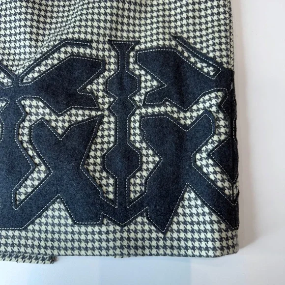 Carlisle Collection Grey/White houndstooth skirt w/applique. SZ 6. Like New! - Picture 9 of 12